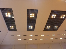 多度津町民体育館の天井のLED照明