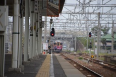 昼過ぎの駅